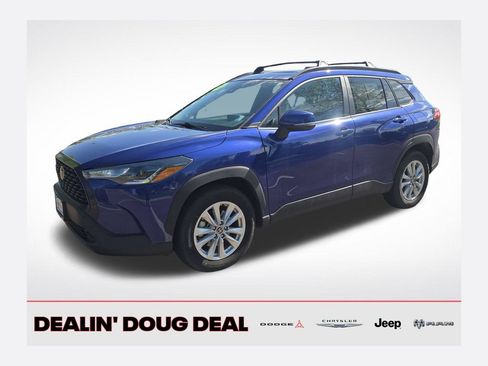 Used 2022 Toyota Corolla Cross LE w/ Moonroof Package AWD/4WD image 1