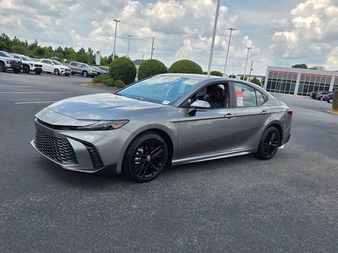 New 2026 Toyota Camry SE FWD image 3