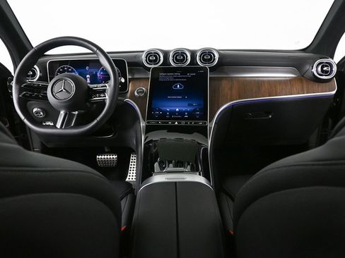 Used 2025 Mercedes-Benz GLC 300 4MATIC image 16