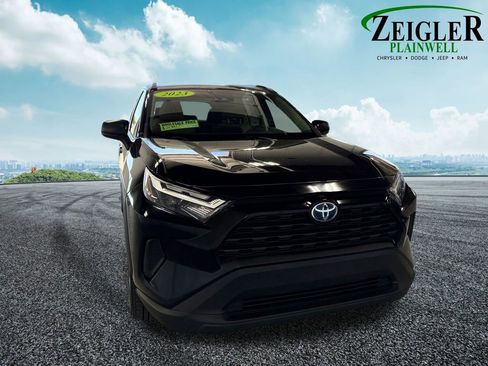 Used 2023 Toyota RAV4 LE AWD/4WD image 8