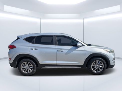 Used 2018 Hyundai Tucson SEL image 2