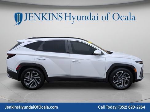 Certified 2025 Hyundai Tucson Limited FWD image 2