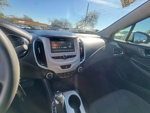 Used 2018 Chevrolet Cruze LS image 14