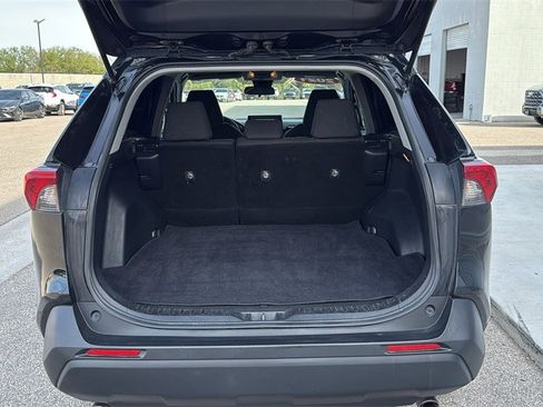 Used 2021 Toyota RAV4 LE image 23