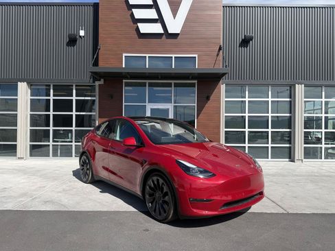 Used 2023 Tesla Model Y Performance AWD/4WD image 2