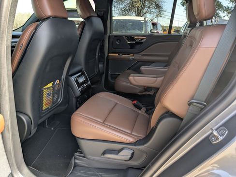 Used 2021 Lincoln Aviator Reserve w/ Elements Package Plus image 20