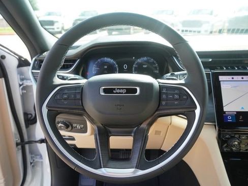 New 2025 Jeep Grand Cherokee L Limited w/ Luxury Tech Group II RWD image 28