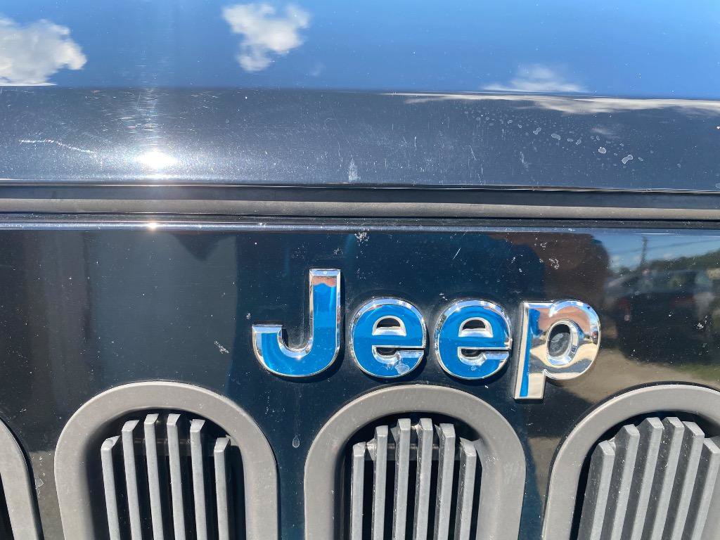 Used 2012 Jeep Wrangler Unlimited Sahara w/ Connectivity Group AWD/4WD image 41