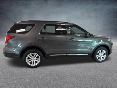 Used 2018 Ford Explorer XLT AWD/4WD image 5