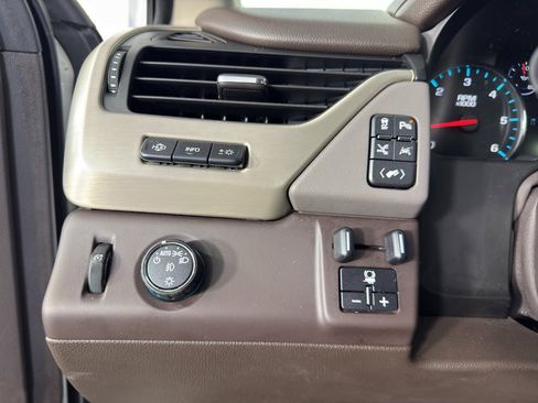 Used 2017 GMC Yukon Denali image 16