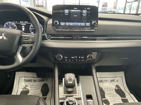 Used 2024 Mitsubishi Outlander SE AWD/4WD image 18