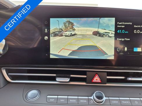 Used 2025 Hyundai Elantra SEL image 17