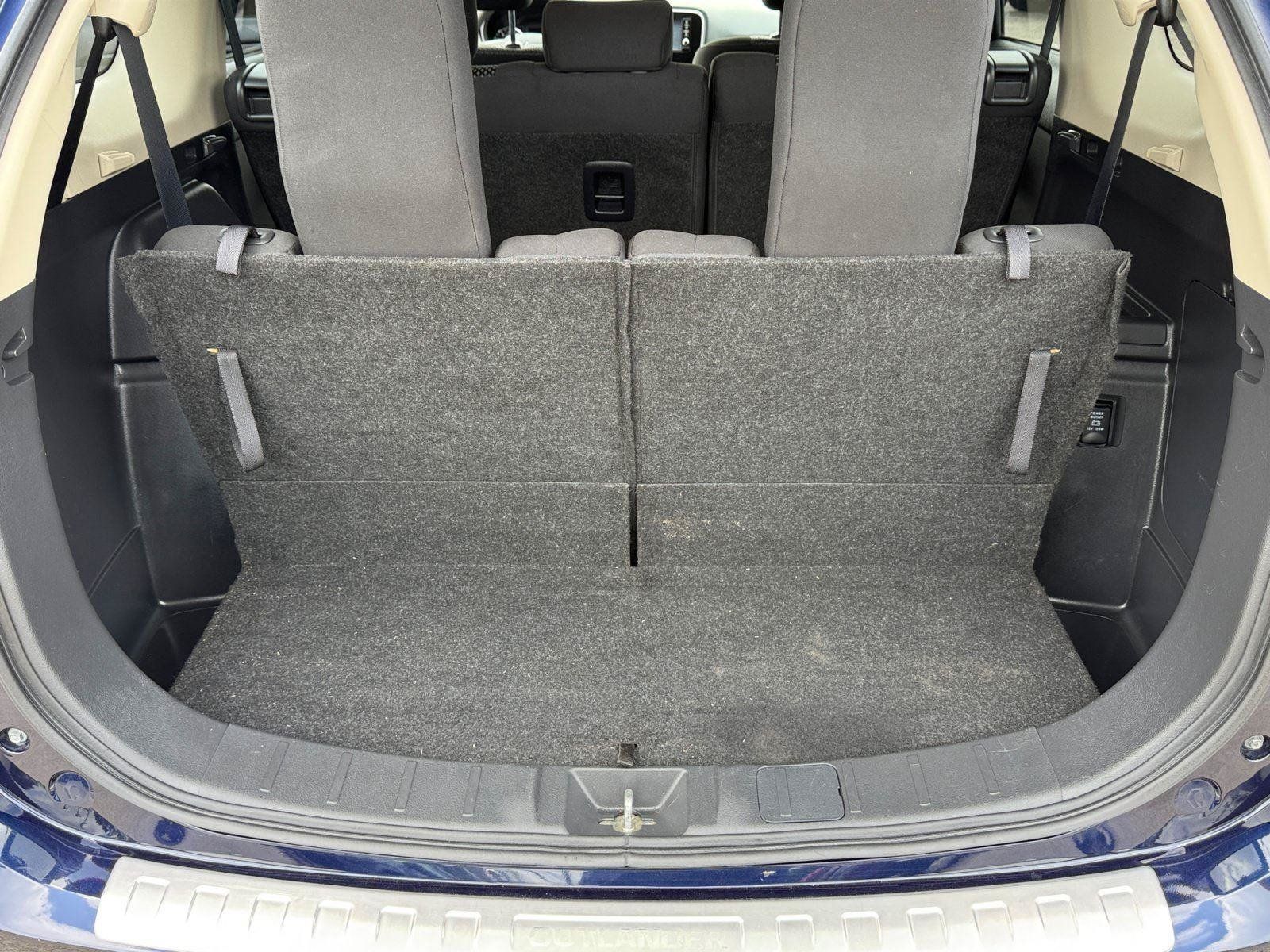 Used 2020 Mitsubishi Outlander ES FWD image 14
