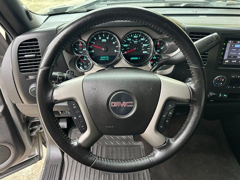 Used 2007 GMC Sierra 2500 SLE w/ Z71 Off-Road Package AWD/4WD image 16