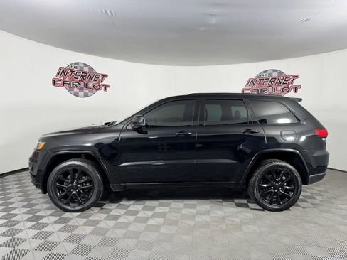 Used 2021 Jeep Grand Cherokee Laredo X AWD/4WD image 4