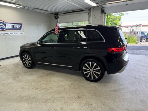 Used 2022 Mercedes-Benz GLB 250 4MATIC w/ Premium Package Lite image 3