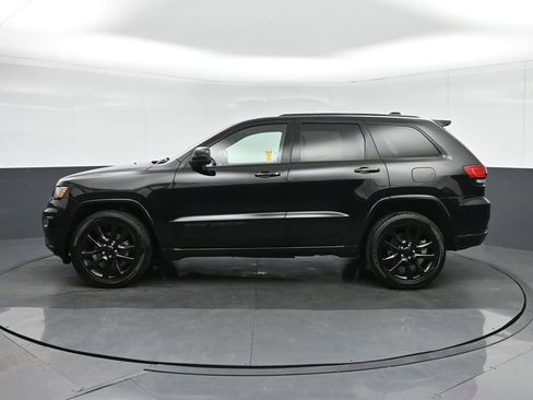 Used 2017 Jeep Grand Cherokee Altitude image 4