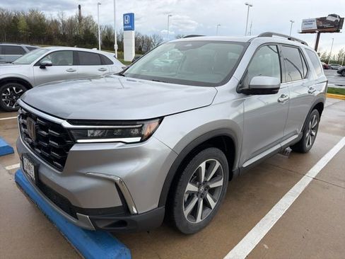 Used 2023 Honda Pilot Touring image 2