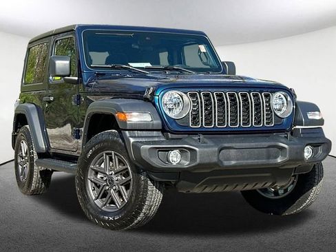 Used 2025 Jeep Wrangler Sport AWD/4WD image 2