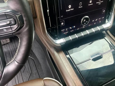 Used 2025 GMC Yukon Denali Ultimate w/ LPO, Floor Liner Package AWD/4WD image 17