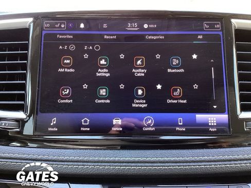 Used 2021 Chrysler Pacifica Touring-L FWD image 3