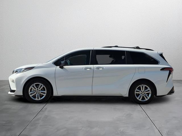 Used 2023 Toyota Sienna XSE w/ XSE Plus Package AWD/4WD image 2