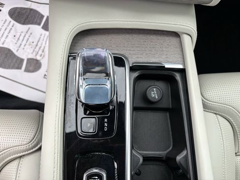 Used 2023 Volvo XC90 B6 Ultimate w/ Protection Package image 18