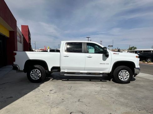 Used 2024 Chevrolet Silverado 2500 LT AWD/4WD image 8