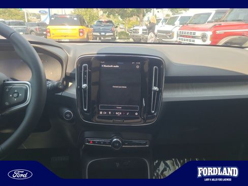 Used 2023 Volvo XC40 B5 Ultimate w/ Climate Package AWD/4WD image 12