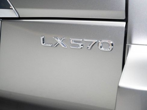 Used 2019 Lexus LX 570 4WD w/ Luxury Package image 9