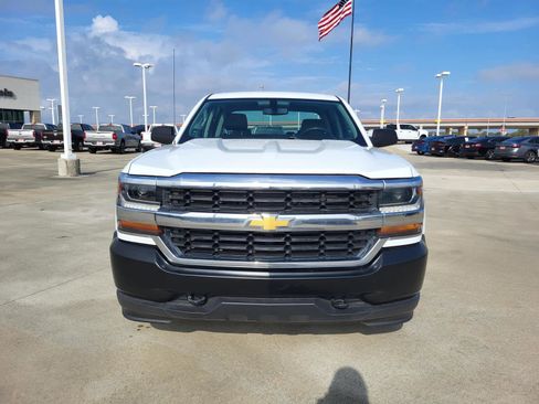 Used 2018 Chevrolet Silverado 1500 W/T w/ Trailering Package image 8