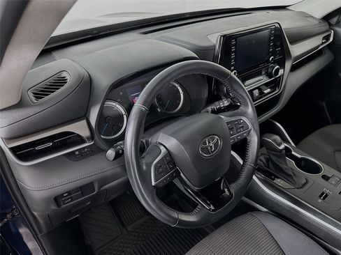 Certified 2021 Toyota Highlander LE image 22