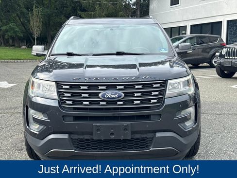Used 2017 Ford Explorer XLT w/ Equipment Group 202A AWD/4WD image 2