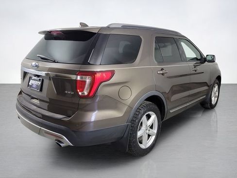Used 2016 Ford Explorer XLT w/ Equipment Group 202A AWD/4WD image 3