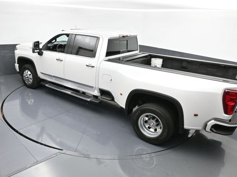 Used 2024 Chevrolet Silverado 3500 High Country w/ High Country Premium Package image 35