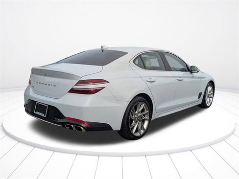 Used 2022 Genesis G70 2.0T image 11
