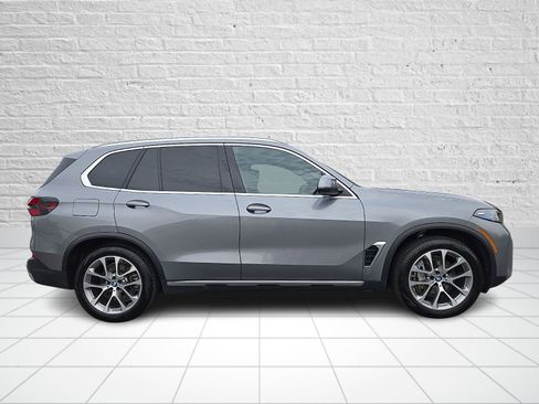 Used 2025 BMW X5 xDrive50e image 7