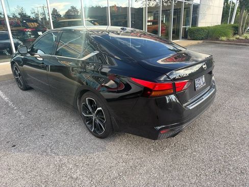 Certified 2023 Nissan Altima 2.5 SR w/ SR Premium Package FWD image 3