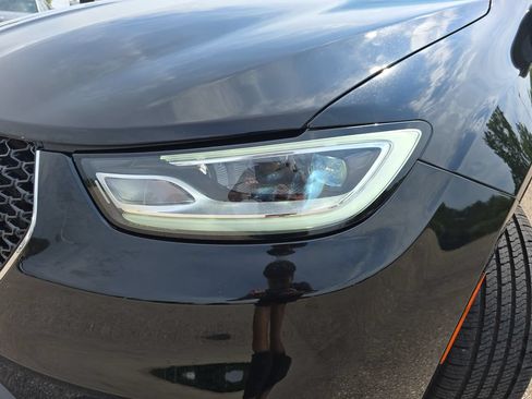 Used 2025 Chrysler Pacifica Select FWD image 35