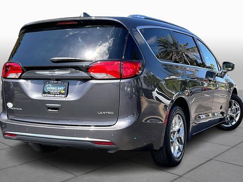 Used 2020 Chrysler Pacifica Limited image 13