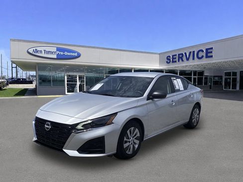 Used 2025 Nissan Altima 2.5 S FWD image 4