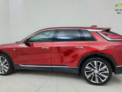 Used 2024 Cadillac Lyriq Luxury w/ LPO, Floor Liner Package image 4