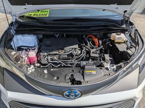 Used 2023 Toyota Sienna XLE AWD/4WD image 40