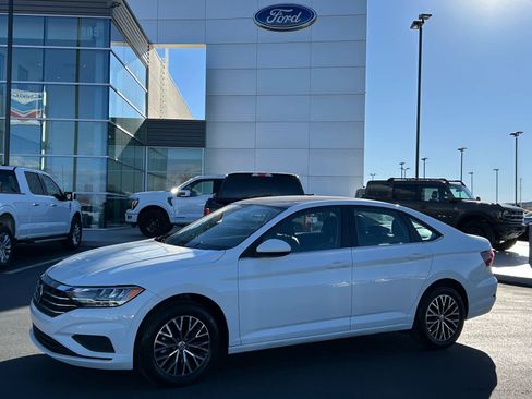 Used 2021 Volkswagen Jetta SE image 1