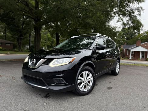 Used 2016 Nissan Rogue SV FWD image 2