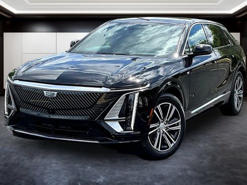 Certified 2024 Cadillac Lyriq Luxury AWD/4WD image 3