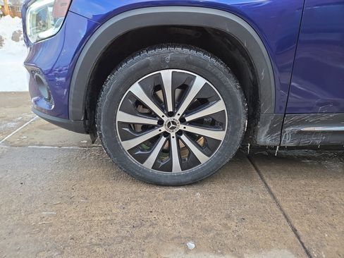 Used 2020 Mercedes-Benz GLB 250 4MATIC w/ Premium Package image 11