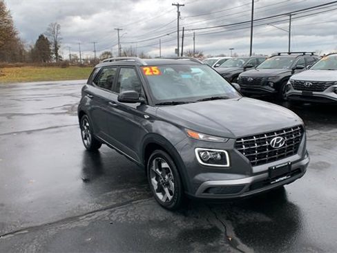 Certified 2025 Hyundai Venue Limited image 7