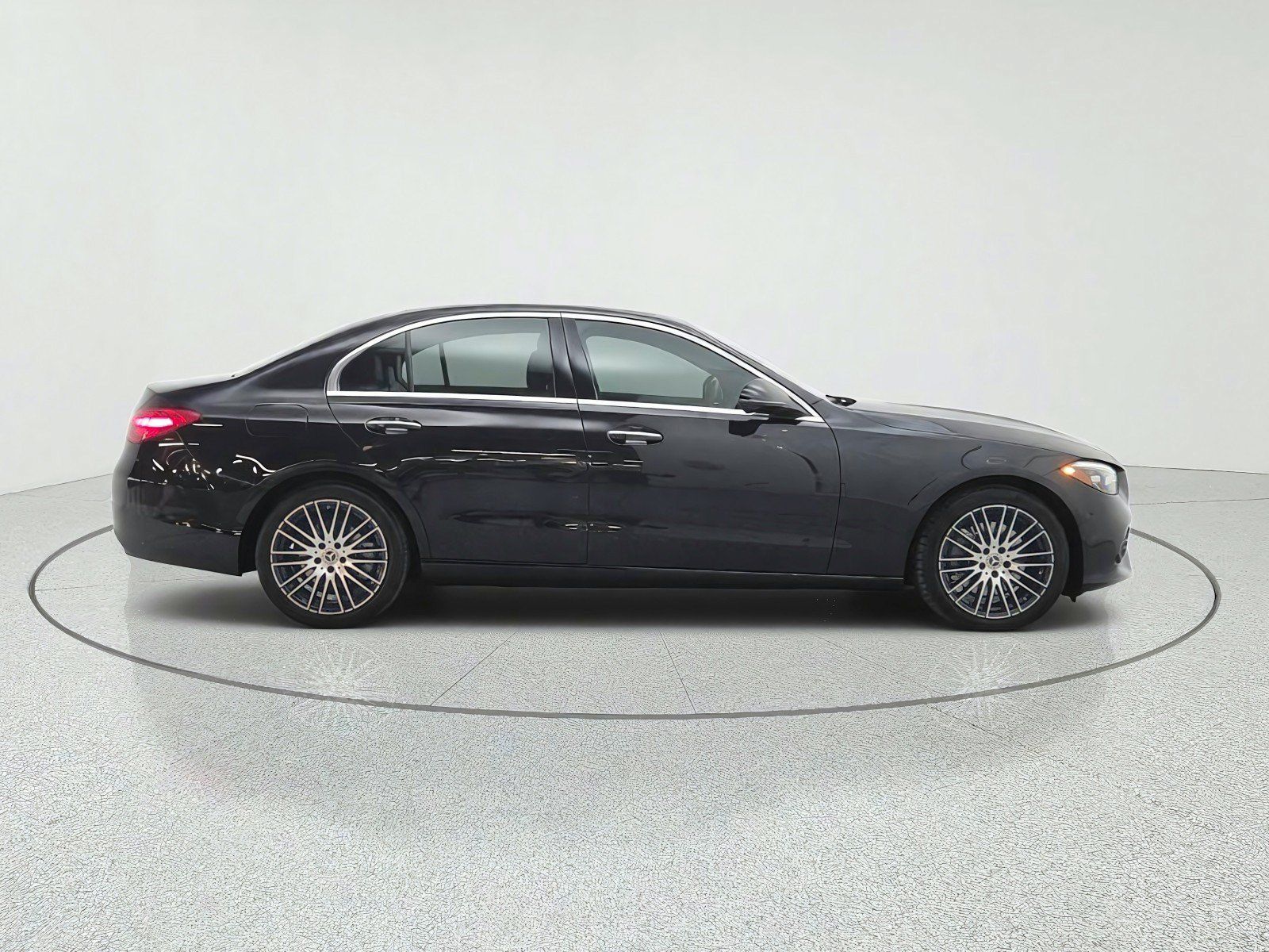 Used 2024 Mercedes-Benz C 300 Sedan image 4