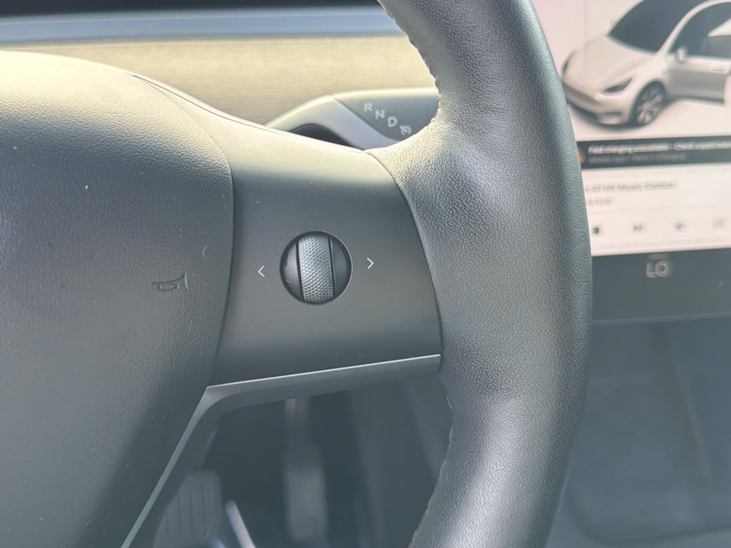Used 2021 Tesla Model Y Long Range AWD/4WD image 27